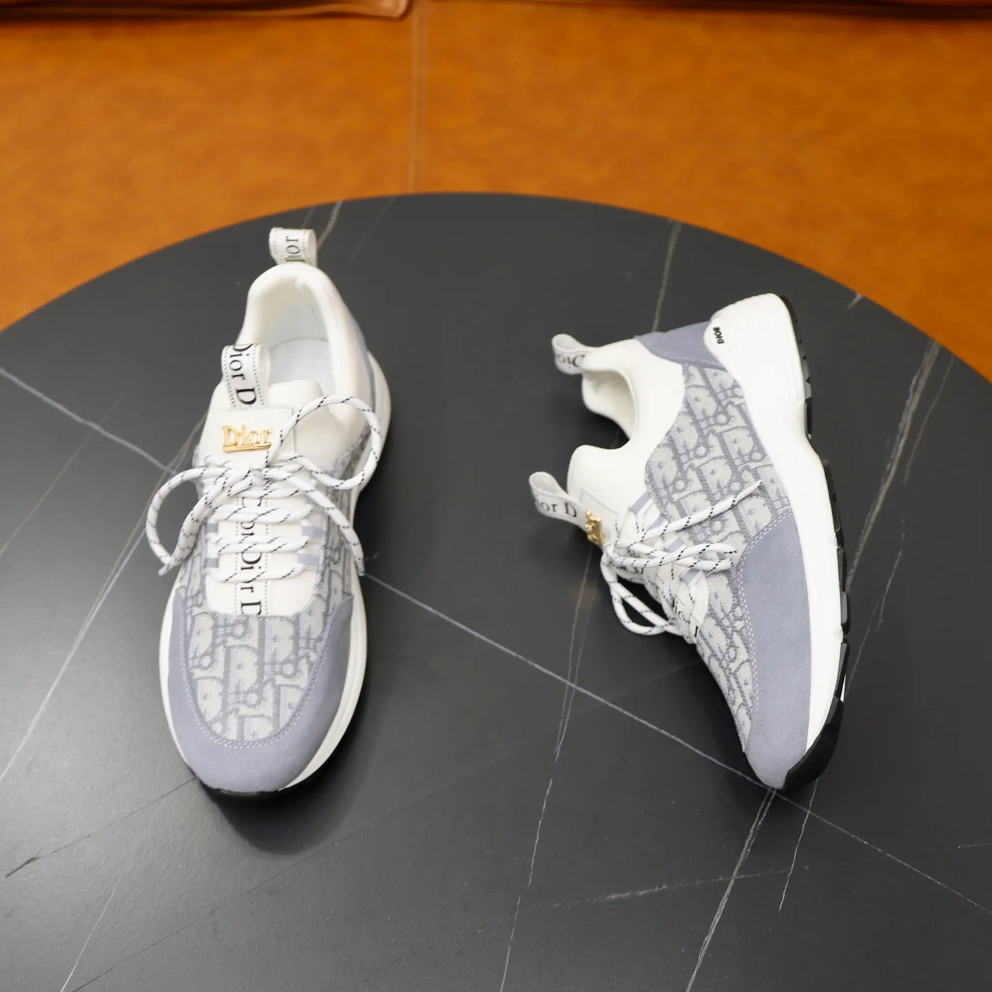 Ex-factory price: 440💰🙅‍♂️🙅‍♂️🙅‍♂️ Brand: Dior DIOR Standard code: 38-44 (45 customized) Grade: Same as the official website Material: Original material splicing Comfortable and breathable lining Lightweight and wear-resistant sports outsole Style category: Men's fashionable casual shoes Running sneakers Distinguished luxury brand elements Top luxury Color: actual picture color